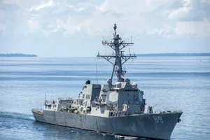 Tàu khu trục USS Mustin có trang bị tên lửa dẫn đường. Ảnh: HẢI QUÂN MỸ