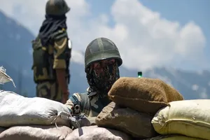 Một binh sĩ thuộc lực lượng an ninh biên giới Ấn Độ ở vùng biên giới Himalaya giữa Ấn Độ và Trung Quốc. Ảnh: DPA