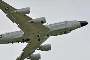 Trinh sát cơ Mỹ ngụy trang máy bay Malaysia áp sát Trung Quốc