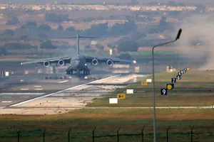 Máy bay vận tải quân sự của Không quân Mỹ tại căn cứ Incirlik (Thổ Nhĩ Kỳ) năm 2015. Ảnh: AP