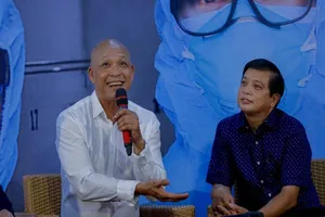 Tinh thần Việt chống dịch COVID-19 qua 400 ảnh của Nguyễn Á