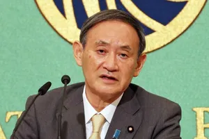 Chánh văn phòng Nội các Yoshihide Suga phát biểu tại Câu lạc bộ Báo chí Quốc gia Nhật Bản. Ảnh: YO INOUE