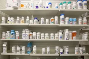 Những chai thuốc nằm trên kệ tại một tiệm thuốc ở bang Utah, ngày 9-5-2019.