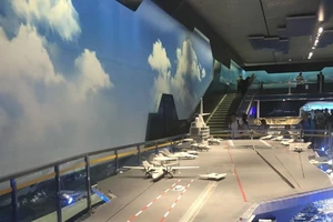 Mô hình tàu sân bay tương lai của Trung Quốc được trưng bày tại Bảo tàng Quân đội ở Bắc Kinh tháng 6-2019. Ảnh: LIU XUANZUN / GT