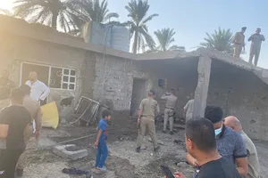 Đống đổ nát tại căn nhà gần sân bay Baghdad (Iraq) bị hai quả rocket Katyusha phá hủy hôm 28-9. Ảnh: PRESS TV