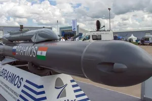 Ấn Độ bắn thử tên lửa hành trình siêu thanh Brahmos phiên bản nâng cấp gần khu vực biên giới tranh chấp.