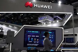 Gian hàng của Huawei tại một triển lãm công nghệ quốc tế ở Bắc Kinh (Trung Quốc) hồi đầu tháng 9. Ảnh: REUTERS