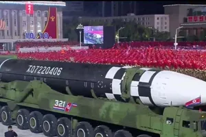 Chuyên gia: Tên lửa mới của Triều Tiên mạnh như 'con quái vật'