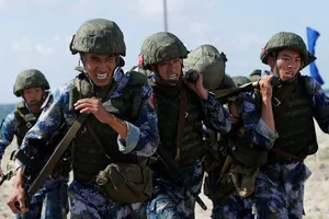 Thuỷ quân lục chiến Trung Quốc trong một đợt diễn tập ở tỉnh Quảng Đông vào tháng 7-2017. Ảnh: TÂN HOA XÃ