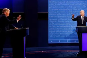 Tổng thống Mỹ Donald Trump (trái) và cựu Phó Tổng thống Mỹ Joe Biden (phải) tại buổi tranh luận đầu tiên, ngày 29-9.
