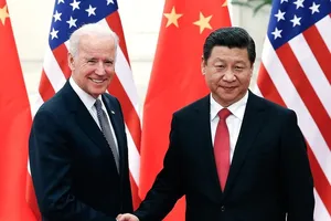 Ông Joe Biden bắt tay Chủ tịch Tập Cận Bình khi đang còn đương nhiệm Phó Tổng thống. Ảnh: GETTY IMAGES