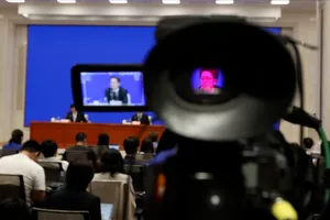 Đáp trả Mỹ, Trung Quốc siết hoạt động của sáu cơ quan truyền thông Mỹ. Ảnh: SIMON SONG