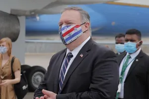 Ngoại trưởng Mike Pompeo rời Colombo, Sri Lanka, chuẩn bị lên máy bay đi đến Maldives, ngày 28-10.