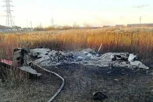 Hiện trường vụ rơi máy bay tư nhân ở tỉnh Moscow (Nga) chiều 7-11. Ảnh: RIA NOVOSTI