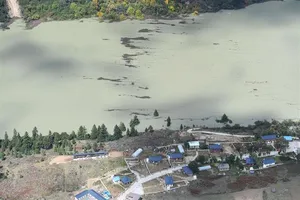 Sông Yarlung chạy khoảng 1.625 km qua phía đông nam Tây Tạng trước khi vào bang Arunachal Pradesh của Ấn Độ. Ảnh: XINHUA