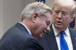 Thượng nghị sĩ Lindsey Graham (trái) và Tổng thống Donald Trump (phải). 