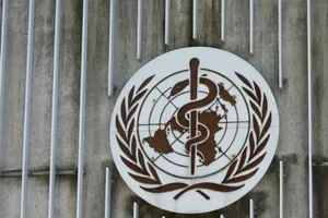 Logo tại trụ sở của Tổ chức Y tế Thế giới (WHO) tại Geneva, Thụy Sĩ. Ảnh: REUTERS