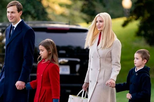 Gí đình con gái đầu Tổng thống Trump. Ảnh: Mande Nganl/AP