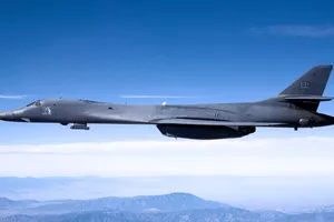 Một máy bay ném bom B-1B Lancer của Mỹ diễn tập tại căn cứ không quân Anderson trên đảo Guam hồi tháng 10-2018. Ảnh: AP
