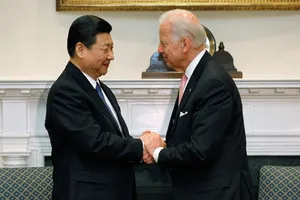 Ông Tập Cận Bình (trái) gặp ông Joe Biden (phải) trong chuyến thăm chính thức tới Mỹ hồi tháng 2-2012. Ảnh: CNN