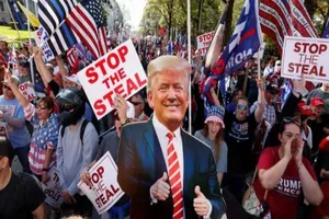 Những người ủng hộ ông Trump ở TP Atlanta bang Georgia (Mỹ) xuống đường phản đối kết quả cuộc bầu cử tổng thống Mỹ. Ảnh: REUTERS