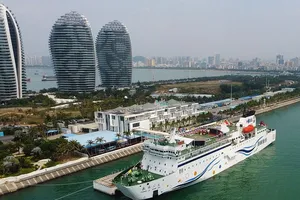 Du thuyền Princess Changle đậu tại cảng Tam Á, đảo Hải Nam (Trung Quốc). Ảnh: TÂN HOA XÃ