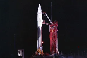 Hình ảnh tên lửa Centaur chuẩn bị rời khỏi Trái đất tiến tới mặt trăng vào năm 1966. Ảnh: AP