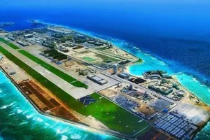 Đá Chữ Thập trong quần đảo Trường Sa của VN bị Trung Quốc chiếm đóng và xây dựng thành đảo nhân tạo phi pháp. Ảnh: CHỤP MÀN HÌNH SCMP