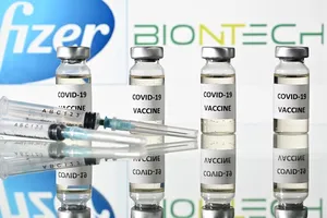 Vaccine ngừa COVID-19 do Pfizer và BioNTech hợp tác phát triển - Ảnh minh họa. Ảnh: AFP