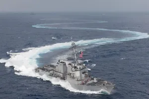 Trung Quốc bám đuôi tàu chiến Mỹ ở eo biển Đài Loan