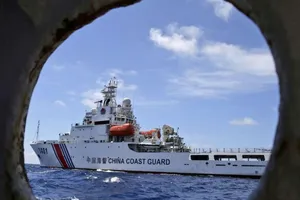 Tàu hải cảnh Trung Quốc tại Biển Đông hồi tháng 3-2014. Ảnh: AP