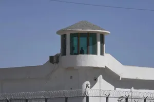 Một tháp canh tại một cơ sở an ninh cao gần nơi được cho là trại cải tạo người Duy Ngô Nhĩ của chính quyền Trung Quốc ở Tân Cương.