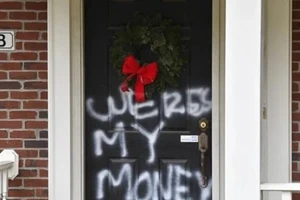 Từ chối tăng khoản viện trợ, nhà của ông McConnell bị phá hoại