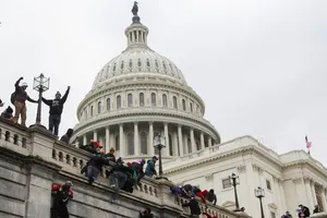Bạo loạn ở Điện Capitol: Ông Trump chịu áp lực bị phế truất