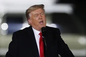 Bị cấm Twitter cá nhân, Tổng thống Donald Trump dùng tài khoản chính phủ.