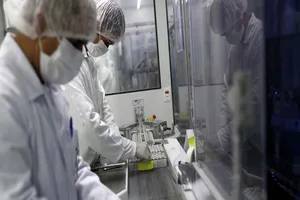 Các nhân viên y tế Brazil. Ảnh: Amanda Perobelli/REUTERS