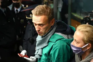 Ông Alexey Navalny bị cảnh sát bắt giữ tại sân bay quốc tế Sheremetyevo thuộc thủ đô Moscow hôm 17-1. Ảnh: AFP