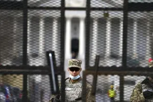 Tòa nhà Quốc hội ở thủ đô được bảo vệ an ninh nghiêm ngặt.