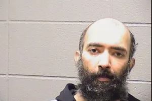 Aditya Singh, 36 tuổi, bị bắt vì sống chui 3 tháng ở sân bay để "trốn" COVID-19.