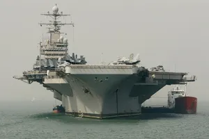 Nhóm tác chiến tàu sân bay Mỹ Theodore Roosevelt đã tiến vào Biển Đông. Ảnh: Chris Ison/AP.