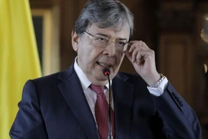 Bộ trưởng Quốc phòng Colombia Carlos Holmes Trujillo vừa qua đời hôm 26-1 sau khi nhiễm COVID-19.