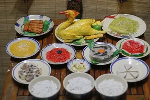 Chùm ảnh: Độc đáo mâm cỗ Tết 3 miền làm từ đất sét