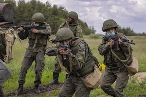 Ảnh minh họa - Một đơn vị súng trường cơ giới Nga diễn tập ở tỉnh Voronezh hồi tháng 6-2020. Ảnh: BỘ QUỐC PHÒNG NGA