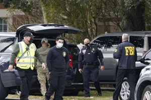 Nổ súng Mỹ: 2 đặc vụ FBI bị bắn chết, 3 đặc vụ bị thương