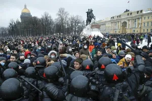 Đám đông biểu tình ủng hộ ông Navalny. Ảnh: GRIGORIY POKRAS FOR VTIMES