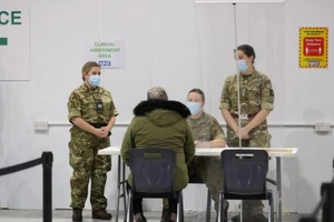 Lầu Năm Góc triển khai quân đội hỗ trợ công tác tiêm chủng vaccine COVID-19. Ảnh: REUTERS