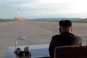 Nhà lãnh đạo Triều Tiên Kim Jung-Un chỉ đạo vụ phóng tên lửa Hwasong-12 năm 2017. Ảnh: KCNA/REUTERS