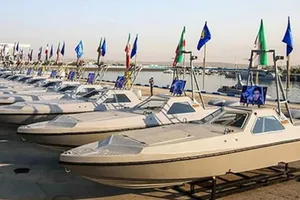 Iran ra mắt xuồng cao tốc tác chiến có thể phóng rocket. Ảnh: TWITTER / ENGLISHFARS