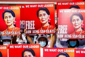 Biểu tình tại Myanmar. Ảnh: REUTERS