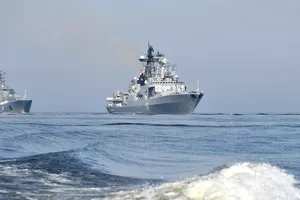 Các tàu chiến Iran có mặt chào đón các tàu Nga tham gia tập trận ở vùng biển nước này ngày 16-2. Ảnh: AFP